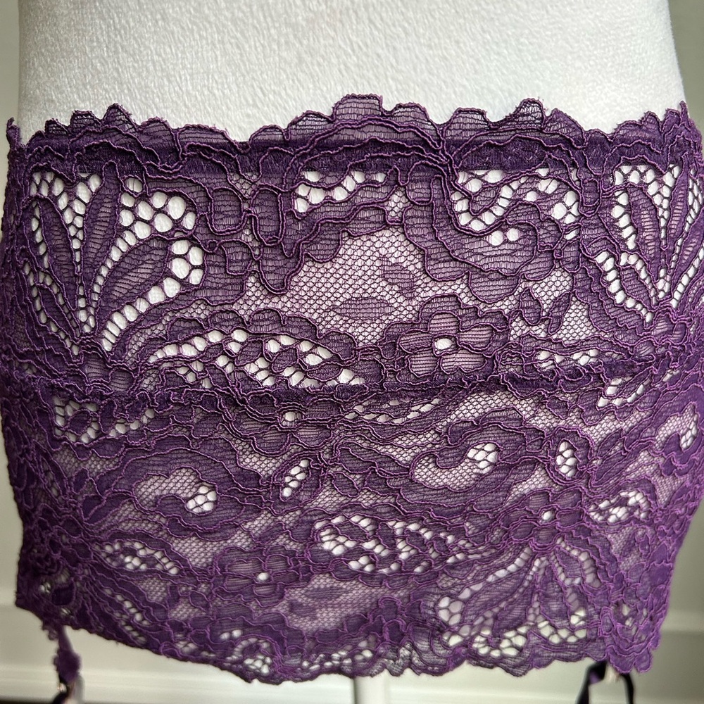 Savage X Fenty Purple Lace Garter Skirt Belt, Size Small - Picture 2 of 3